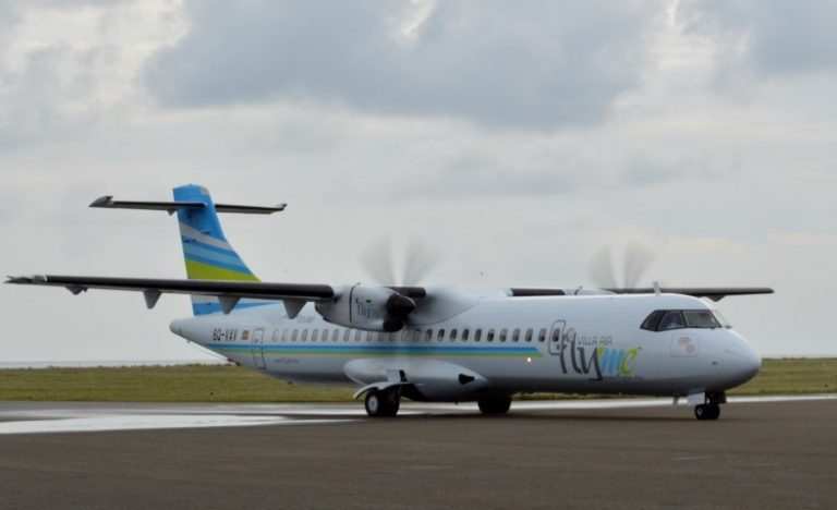 Трансферы на Мальдивах местными авиалиниями FlyMe_самролет_ATR-72-500