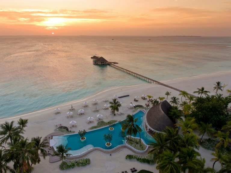 Когда на Мальдивах сезон для пляжного отдыха фото отеля на заказте