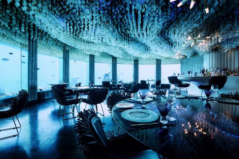 Ресторан под водой на Мальдивах Subsix