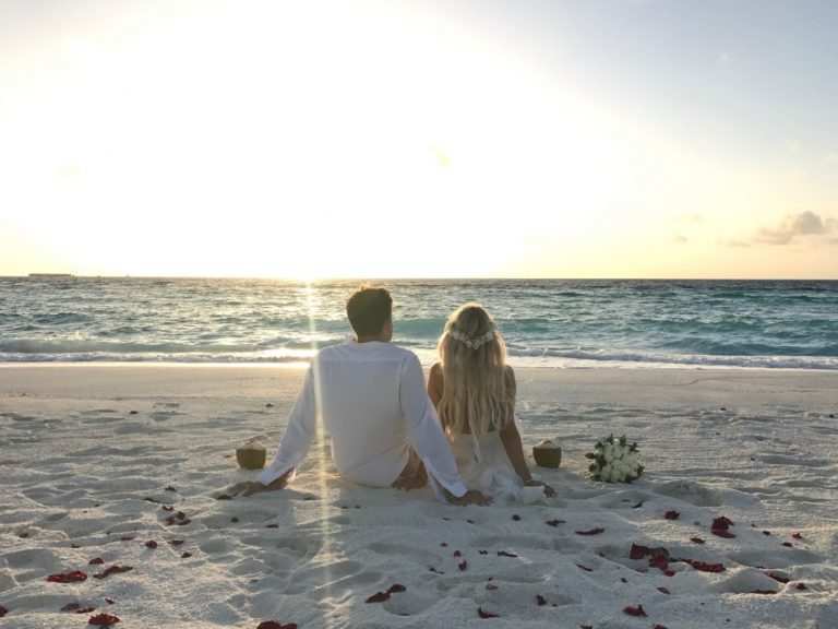 Цена свадьбы на Мальдивах Grand Park Kodhipparu на берегу