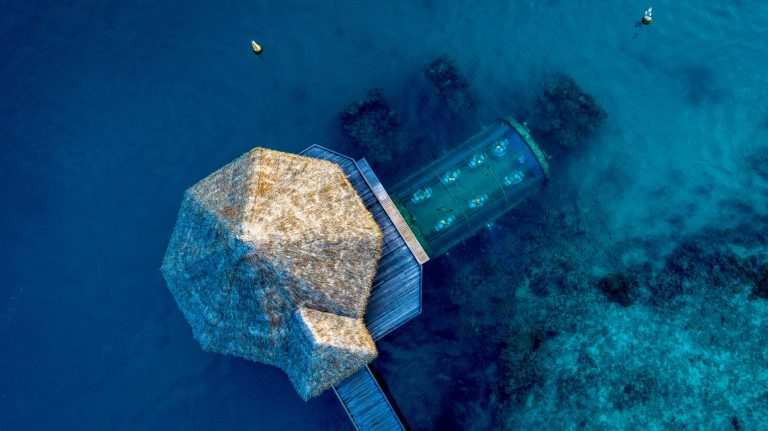 Отель под водой на Мальдивах Ithaa