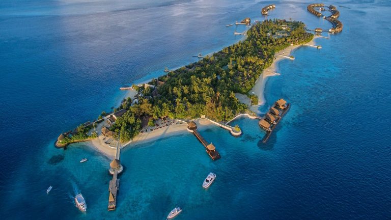 Сезон на Мальдивах: когда лучше отдыхать остров сверху